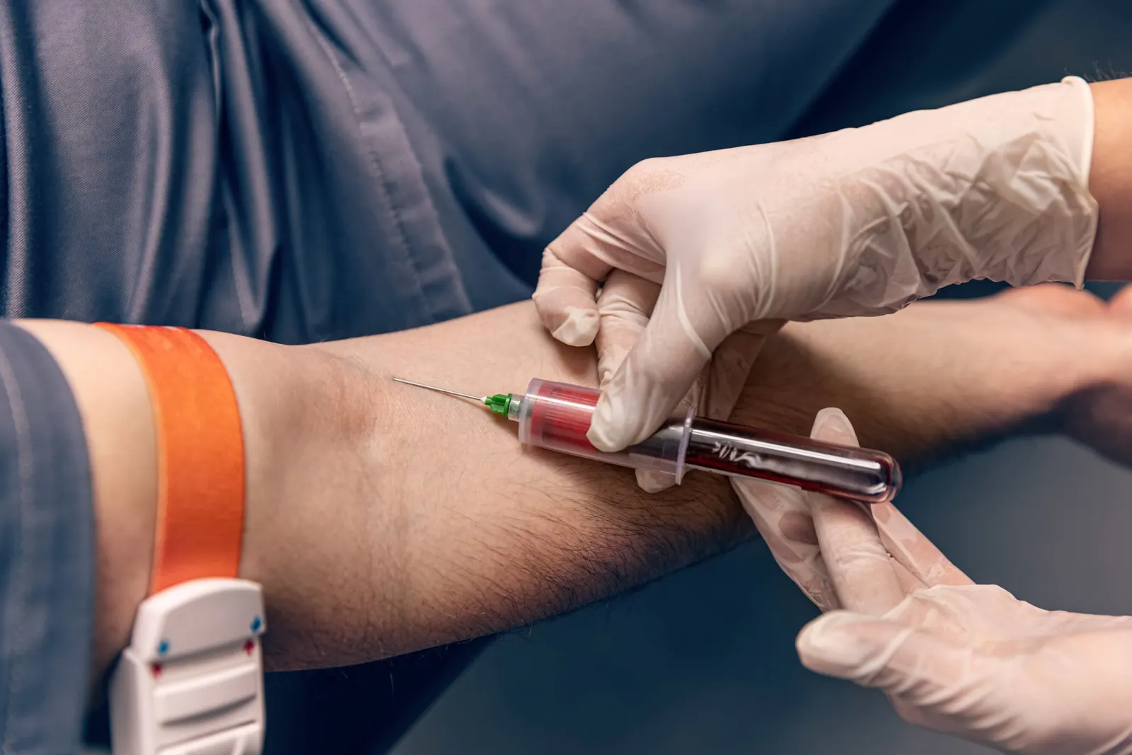 Quais exames de sangue devo fazer de rotina?