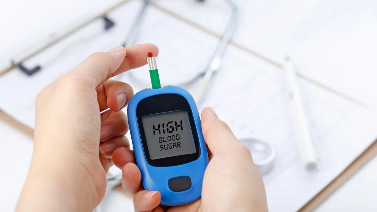 teste de sangue para insulina com os dizeres de alto